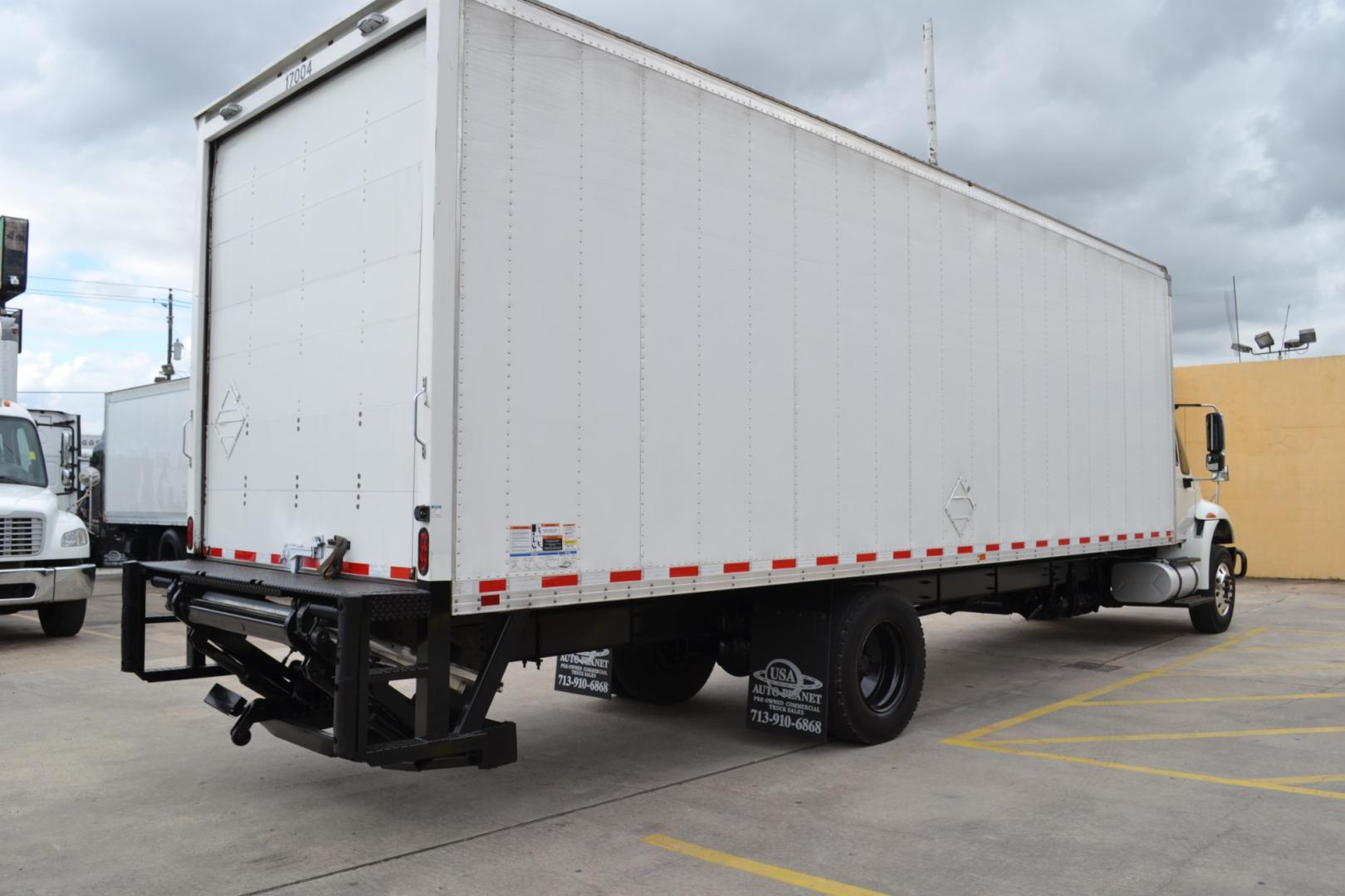 2018 WHITE /GRAY INTERNATIONAL 4400 with an CUMMINS L9 8.9L 300HP engine, ALLISON 3000HS AUTOMATIC transmission, located at 9172 North Fwy, Houston, TX, 77037, (713) 910-6868, 29.887470, -95.411903 - Photo#4